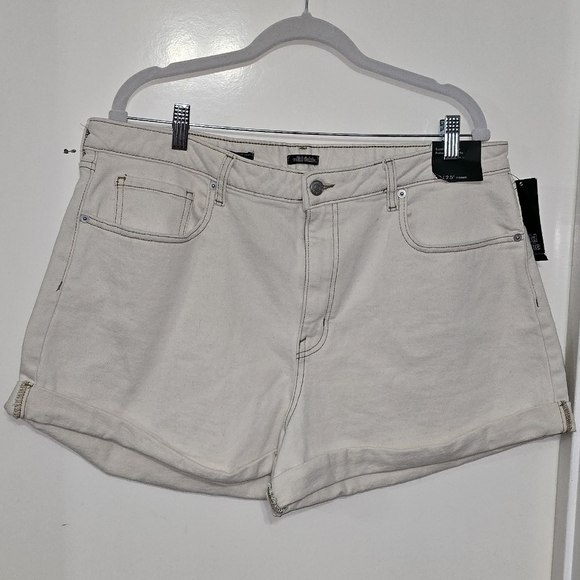 #631 wild fable Cream High-Rise Denim Shorts with Contrast Stitching - Picture 2 of 8